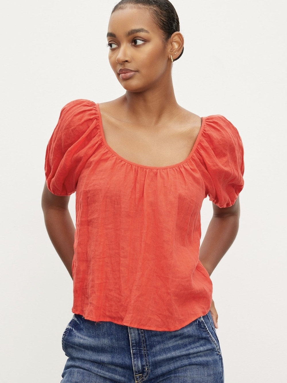 Velvet by Graham and Spencer Small Dana Linen Scoop Neck Top